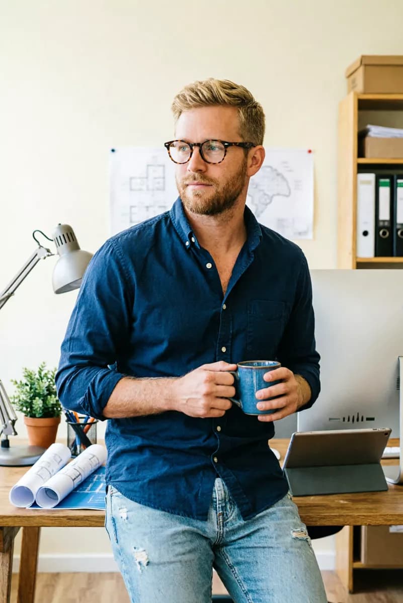 People and lifestyle: A blond man in his thirties with short hair, stubble and dark tortoiseshell glas